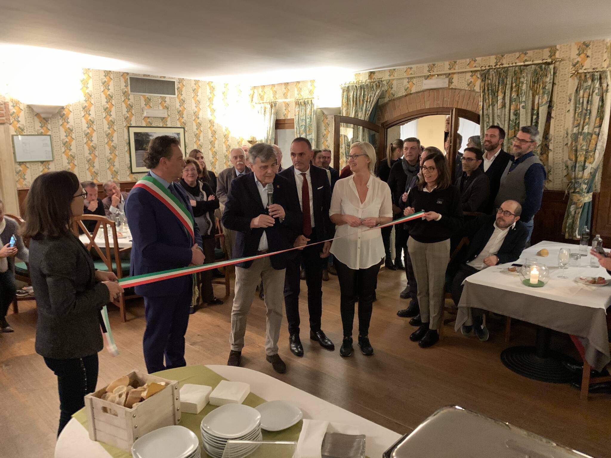 Taglio nastro IMG 4636