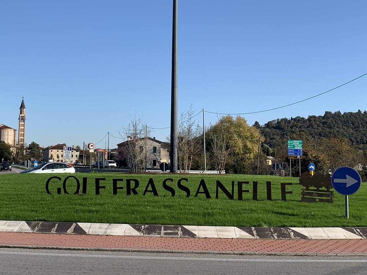 UNA ROTATORIA BY GOLF FRASSANELLE